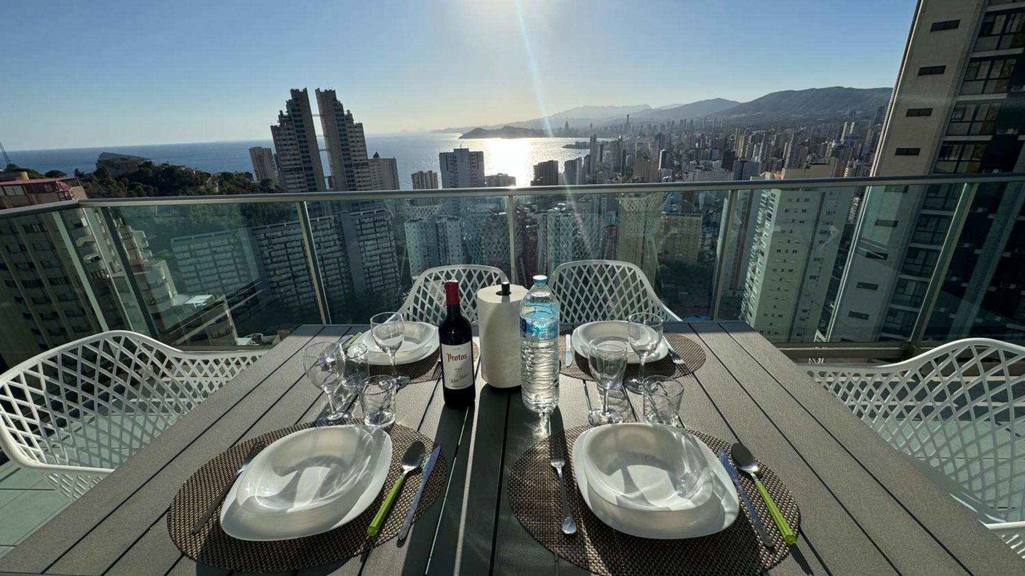 Highrise Apartment With Stunning Views From Private Balcony 85 Бенидорм Экстерьер фото
